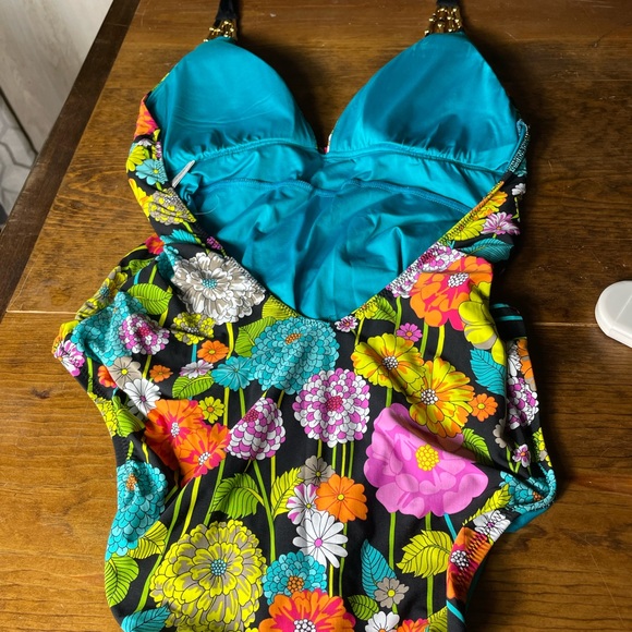TRINA TURK ONE PIECE. Final price,no mark downs on this one. - Picture 5 of 5
